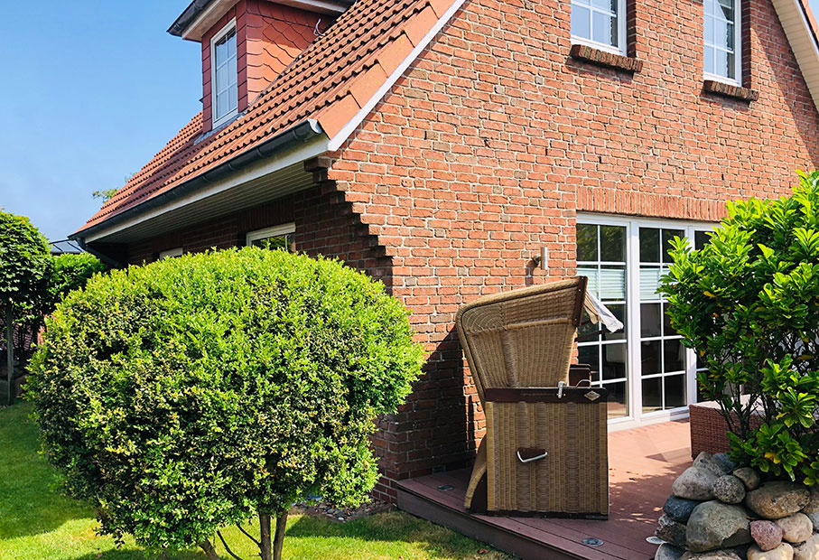 Gartenansicht mit Strandkorb