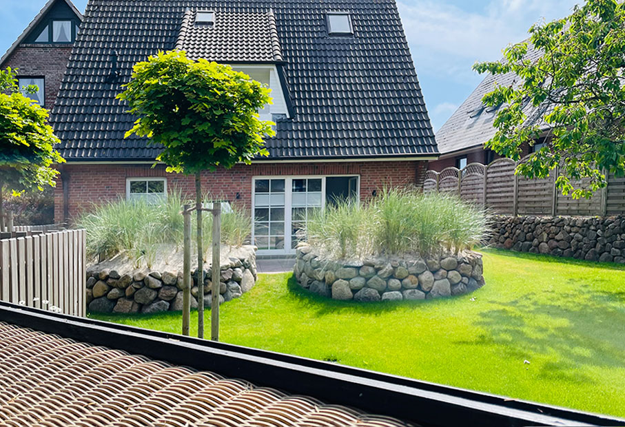 Typisch friesiche Anmutung des Gartens