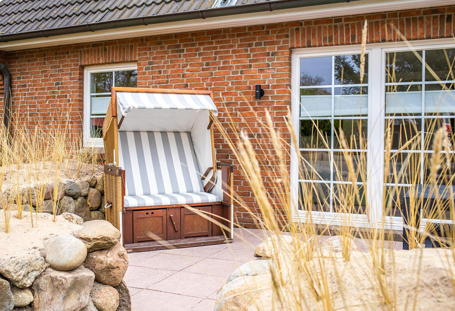 Eigener Strandkorb im Garten des Ferienhauses