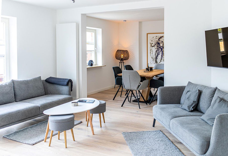 Offene Einrichtung mit viel Licht und Raum