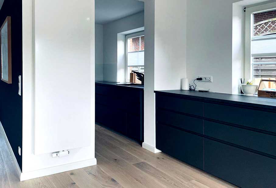 Ansicht der Küche mit Tageslicht